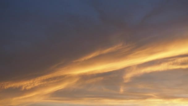 Sarı Turuncu Günbatımı Gökyüzü Bulutları Sarının Yumuşak Ilık Tonu Huzurlu — Stok video