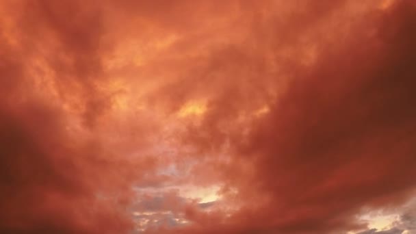 Хмари Сяючим Відтінком Сонячно Жовтого Коричневого Червоного Оранжевого Дивовижно Красиві — стокове відео