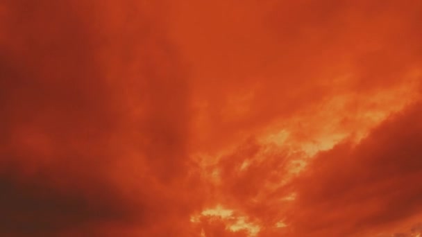 Vérvörös Felhős Naplemente Napfényes Sárga Barna Piros Narancs Árnyalatú Felhők — Stock videók