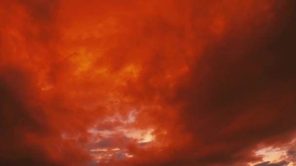 Vérvörös Felhős Naplemente Napfényes Sárga Barna Piros Narancs Árnyalatú Felhők — Stock videók