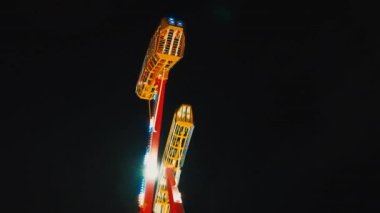 Kamikaze, Çift Kollu Ranger, Apollo ya da Skymaster, makas ve Sky Flyer bir sarkacın eğlence turudur. Yolcular ileri ve geri hareket ederek ivme kazanırlar, gondol ters yönde çalışır.