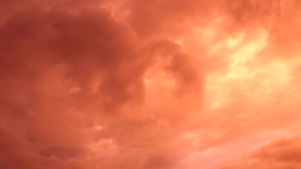 Czerwone Pomarańczowe Żółte Chmury Delikatny Odcień Maluje Atmosferę Poczuciem Spokoju — Wideo stockowe