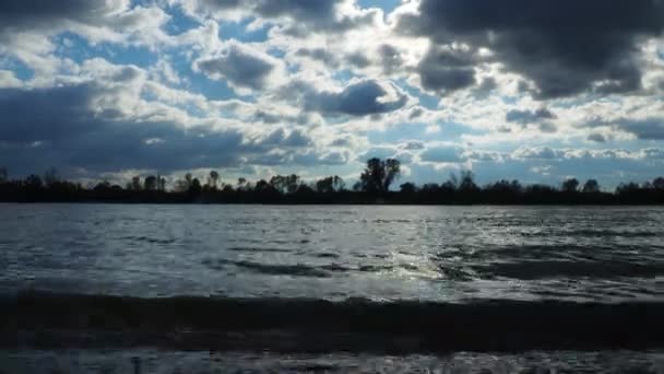 Річкові Потоки Природний Перебіг Від Джерела Рота Спокійна Вода Брижі — стокове відео