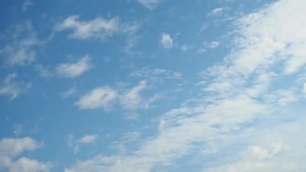 Временной Промежуток Красивого Голубого Неба Фоне Светлых Облаков Естественное Осеннее — стоковое видео