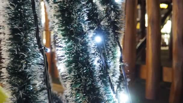 Joyeux Nouvel Décorations Arbres Noël Avec Argent Blanc Ampoules Jaunes — Video