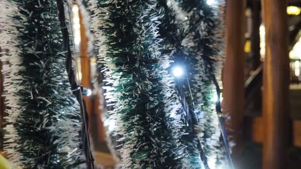 Feliz Año Nuevo Decoraciones Del Árbol Navidad Con Bombillas Plata — Vídeo de stock