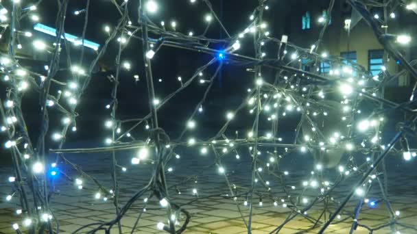 Instalação Guirlanda Branca Prata Mágica Brilha Noite Noite Grinalda Moda — Vídeo de Stock