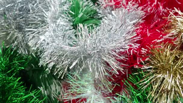 Hojalata Lluvia Color Rojo Blanco Verde Dorado Decoraciones Navidad Año — Vídeo de stock