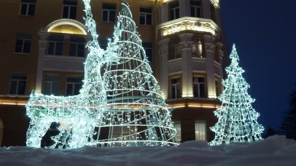 Glühender Hirsch Und Weihnachtsbaum Festliches Neujahr Weihnachten Elektrische Kunstinstallation Architektur — Stockvideo