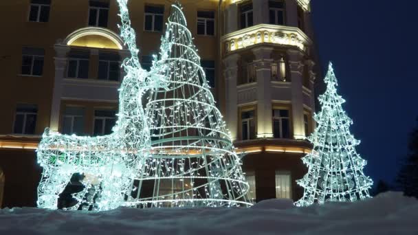 Светящийся Олень Рождественская Елка Праздничная Новогодняя Электрическая Инсталляция Архитектурная Структура — стоковое видео