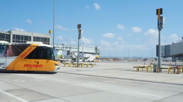 Estambul Sabiha Gokcen Aeropuerto Internacional Turkiye Turquía 2022 Pista Escalera — Vídeo de stock