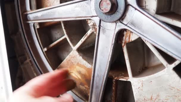 Dommages Unité Roulement Dans Machine Laver Démonstration Main Taches Rouillées — Video