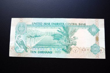 Arap Emirlikleri, Dirham Arapça. ISO kodu AED, Birleşik Arap Emirlikleri 'nin resmi para birimidir. Dirham 100 fileye bölündü. Dirham resmi olarak IMF özel çizim haklarına sahipti..