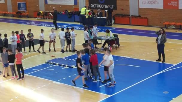 Sremska Mitrovica Sérvia Competições Atléticas Infantis Entre Estudantes Rapazes Raparigas — Vídeo de Stock