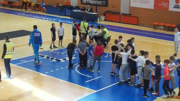Σρέμσκα Μιτρόβιτσα Σερβία Παιδικοί Αθλητικοί Αγώνες Μεταξύ Μαθητών Αγόρια Και — Αρχείο Βίντεο