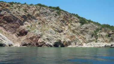 Flysch, temel olarak klasikleşmiş ve litolojik katmanların değişimiyle karakterize edilmiş bir dizi deniz tortusu kayasıdır. Balkanlar ve Karadağ Canj Barosu Adriyatik