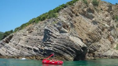 Canj Montenegro 07.21.24 Flysch, çoğunlukla klasikleşmiş ve litolojik katmanların değişimiyle karakterize edilmiş deniz tortulu bir kaya serisidir. Adriyatik tekneleri