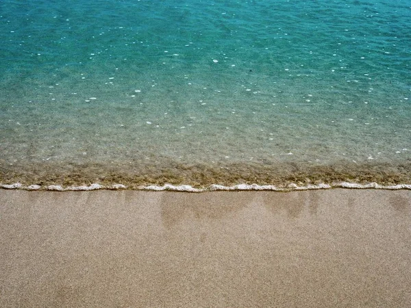 Kumsaldaki Mavi Denizin Yumuşak Dalgası Dekoratif Tasarım Için Arkaplan Dokusu — Stok fotoğraf