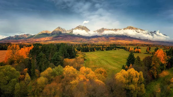 Stock image snowy peaks of the Tatras with the first snow in autumn,beautiful Slovak unspoilt nature, a wonderful destination for vacation and relaxation