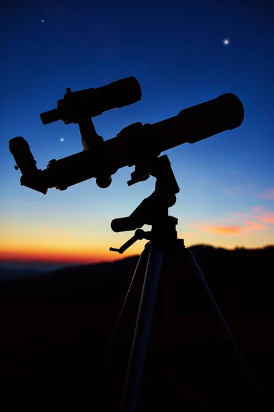 Csillagászati Teleszkóp Megfigyelésére Éjszakai Hold Bolygók Csillagok Meteorok — Stock Fotó