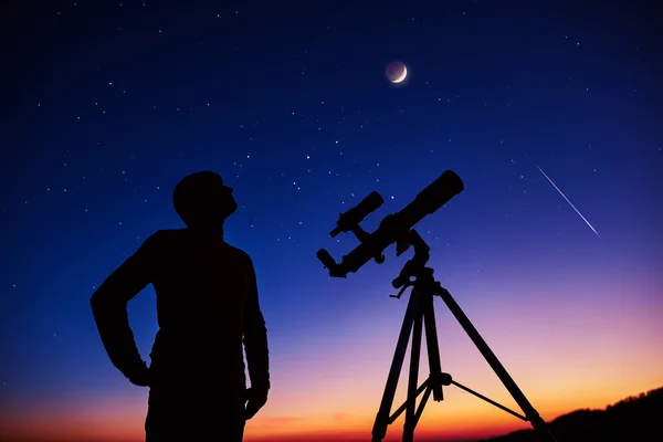 Man Astronomy Telescope Looking Night Sky Stars Planets Moon Shooting — стоковое фото