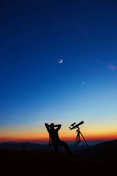 Man Astronomy Telescope Looking Night Sky Stars Planets Moon Shooting — Foto Stock