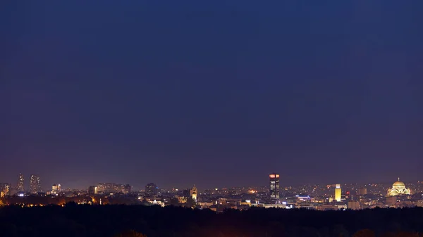 塞尔维亚贝尔格莱德市 蓝天黄昏城市景观 — 图库照片