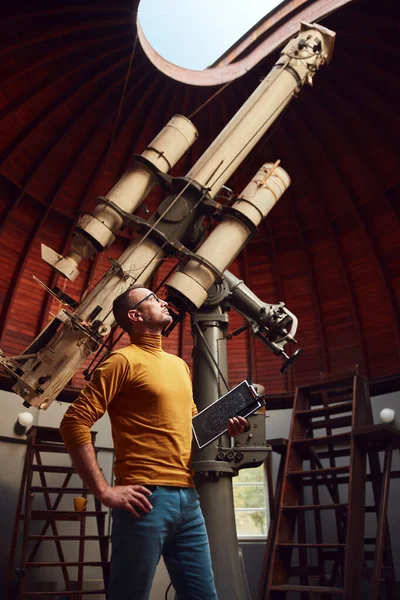 Astronomer Big Astronomical Telescope Observatory Doing Science Research — Stock Fotó