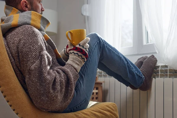 Man Sweater Hand Gloves Indoors Chilly Winter Day Energy Gas — Foto de Stock