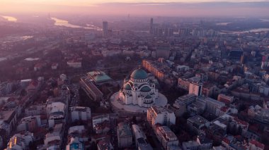 Sırbistan 'ın başkenti Belgrad' daki Saint Sava ve Ortodoks Kilisesi manzarası.