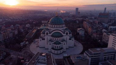Sırbistan 'ın başkenti Belgrad' daki Saint Sava ve Ortodoks Kilisesi manzarası.