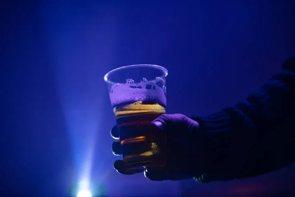 Person Holding Plastic Cup Beer Nightclub — Stock Photo, Image