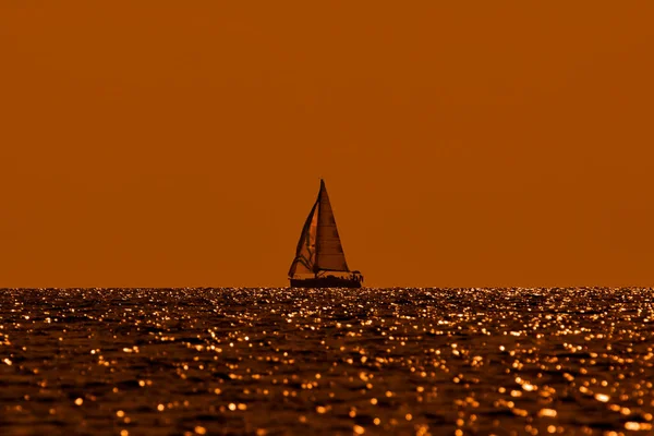Silhouette Sailing Boat Sunset Sunrise Time Ocean Horizon — Stock Photo, Image