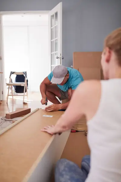Husband Wife Assembling New Furniture Home Renovation Concept — Stock Photo, Image