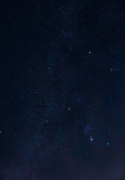 Созвездие Ориона, Марс и различные звёздные скопления, сфотографированные широкоугольным объективом.