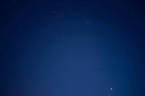 広角レンズで撮影されたオリオン座や様々な星団 — ストック写真