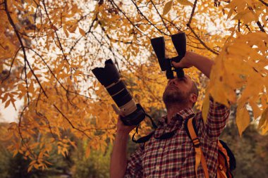 İnşaat alanındaki bir kablo sisteminde elektrik işi..