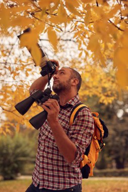 İnşaat alanındaki bir kablo sisteminde elektrik işi..