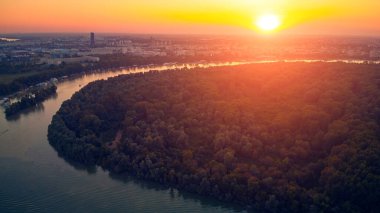 Belgrad nehirleri ve şehir manzarasının havadan görünüşü, Sırbistan.