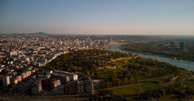 Belgrad nehirleri ve şehir manzarasının havadan görünüşü, Sırbistan.