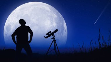 Gökyüzüne teleskopla bakan bir astronom..