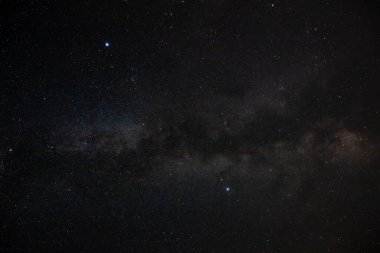 İnşaat alanındaki bir kablo sisteminde elektrik işi..