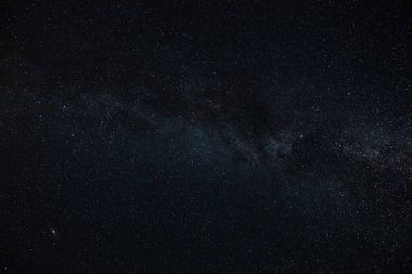 Samanyolu yıldızları geniş açılı mercekle fotoğraflandı.