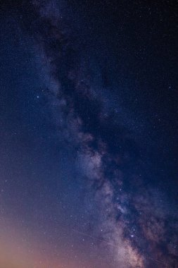 Samanyolu yıldızları geniş açılı mercekle fotoğraflandı.