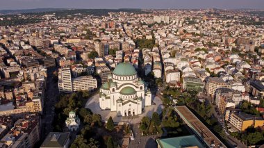 Sırbistan 'ın başkenti Belgrad' daki Saint Sava ve Ortodoks Kilisesi manzarası.
