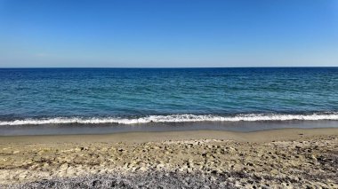 Yunanistan 'da kumlu plajlı Ege Denizi.