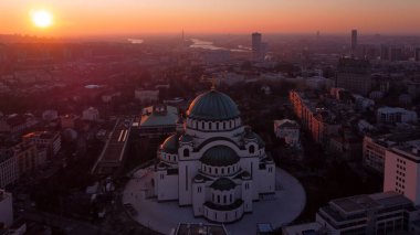 Sırbistan 'ın başkenti Belgrad' daki Saint Sava ve Ortodoks Kilisesi manzarası.