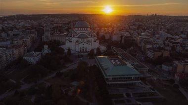 Sırbistan 'ın başkenti Belgrad' daki Saint Sava ve ortodoks kilisesinin sabah manzarası.