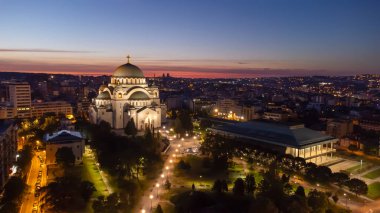 Sırbistan 'ın başkenti Belgrad' daki Saint Sava ve ortodoks kilisesinin sabah manzarası.