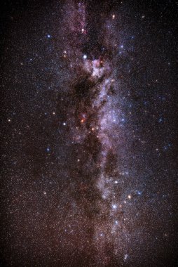 Samanyolu yıldızları geniş açılı mercekle fotoğraflandı.